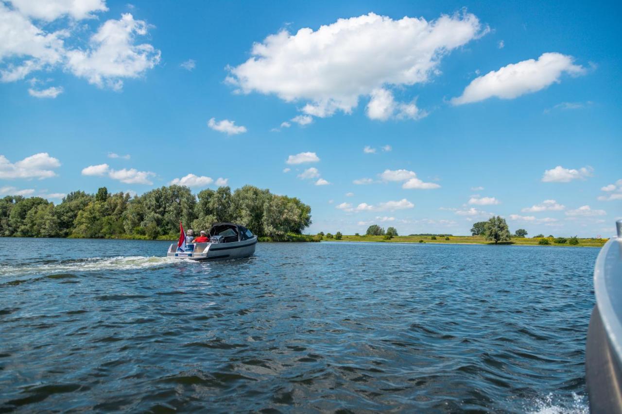 Vakantiepark Aan De Maas Kerkdriel Esterno foto